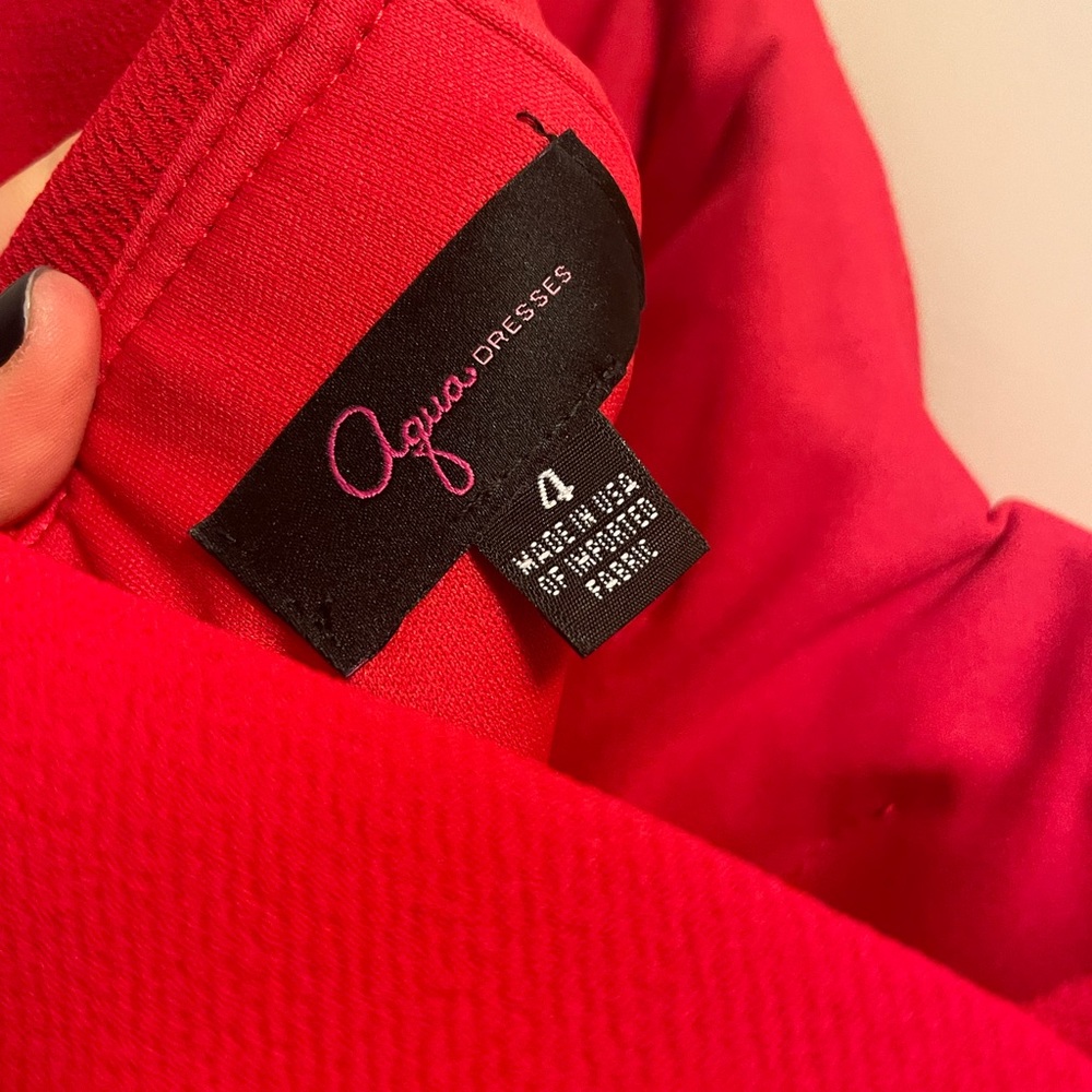 Red Gown - Picture 2 of 3